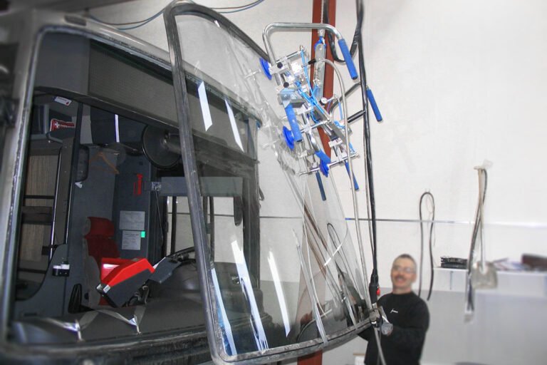 Ergonomisk bilglasmontering - lyft av bilglas - koncept från Movomech